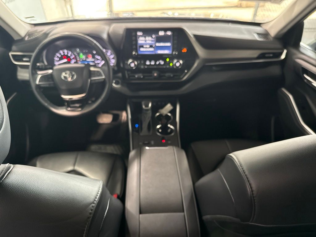 Thumbnail: 2021 Toyota Highlander - 31
