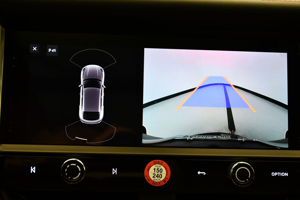 Thumbnail: 2026 Porsche Macan - 31