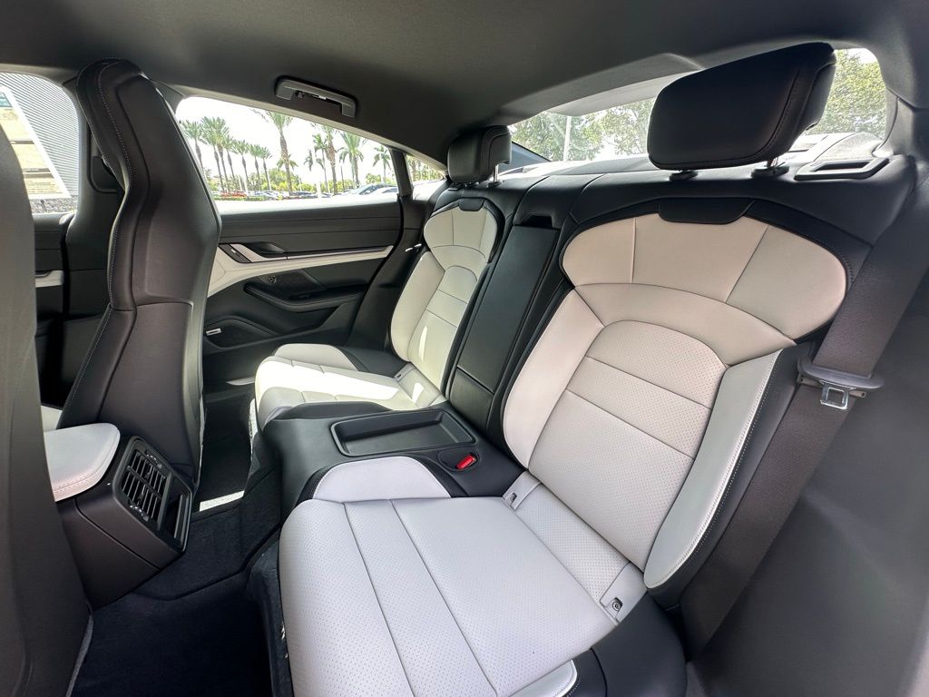 2025 Porsche Taycan  27