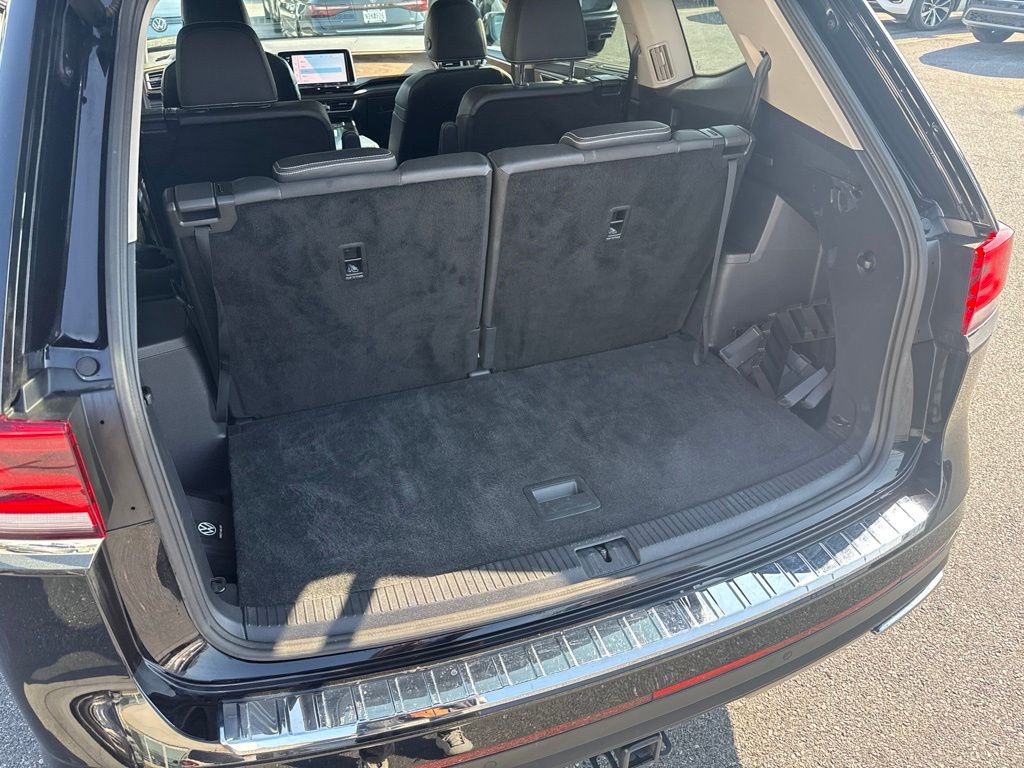 2024 Volkswagen Atlas 2.0T SE w/Technology Black at South Hills CDJR