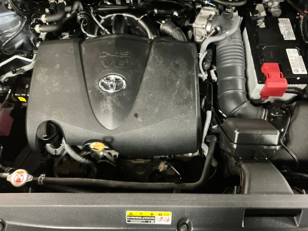 Used 2022  Toyota Platinum image 9