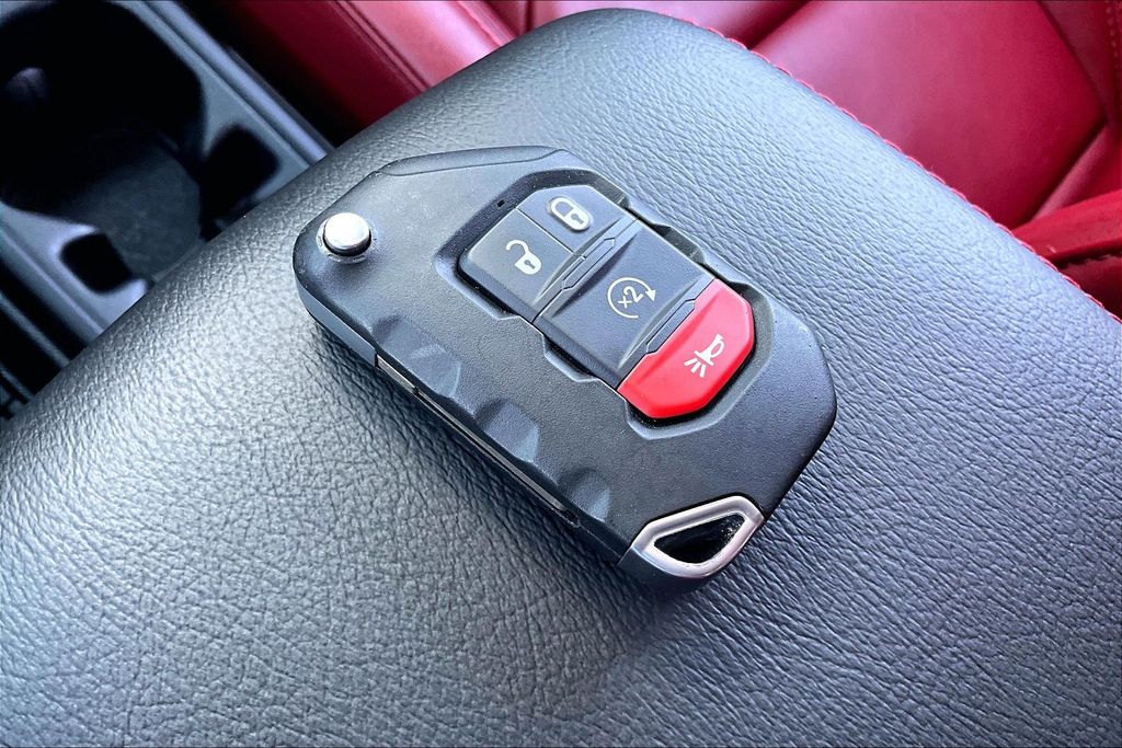 Used 2024 Jeep Wrangler SUV
