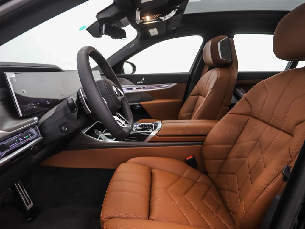 Thumbnail: 2025 BMW 7 Series - 12