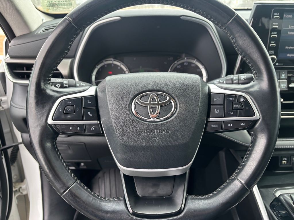Used Car 2022 Toyota Highlander  Xle For Sale Under $30,000 In Austin, Texas