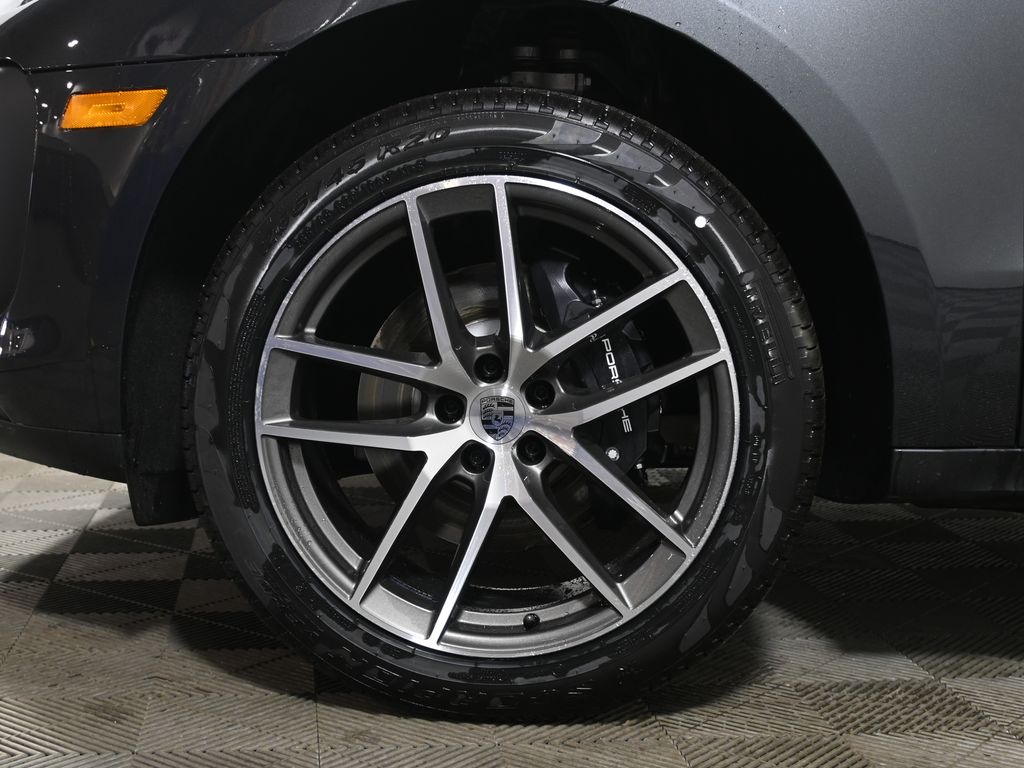 Thumbnail: 2026 Porsche Macan - 12