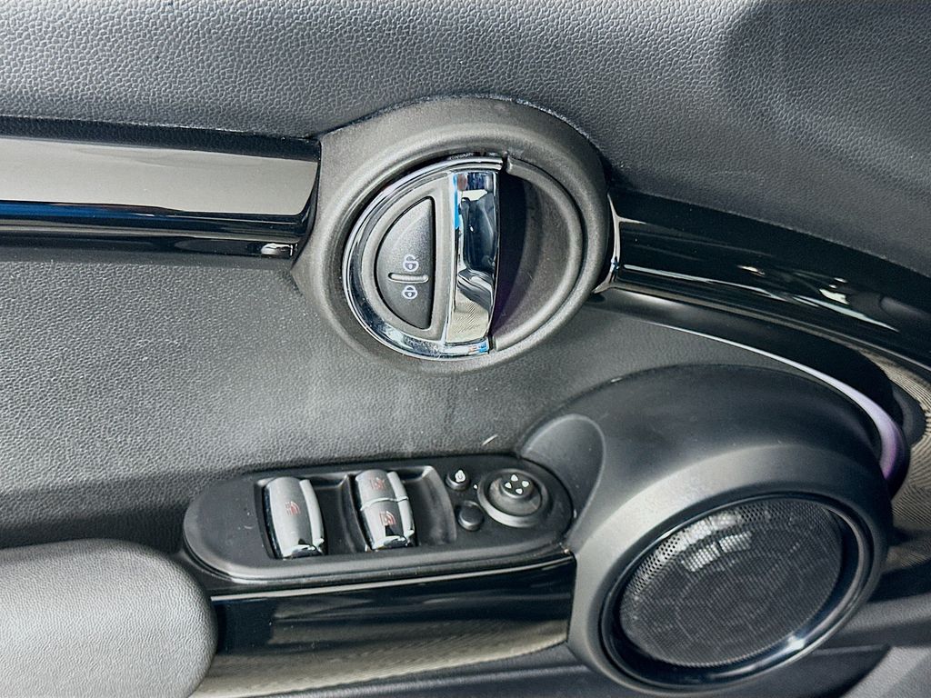 Thumbnail: 2023 MINI Cooper - 18