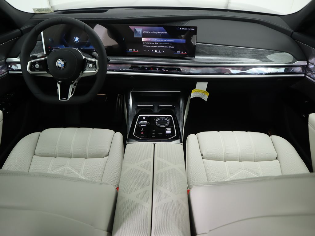 Thumbnail: 2025 BMW 7 Series - 13