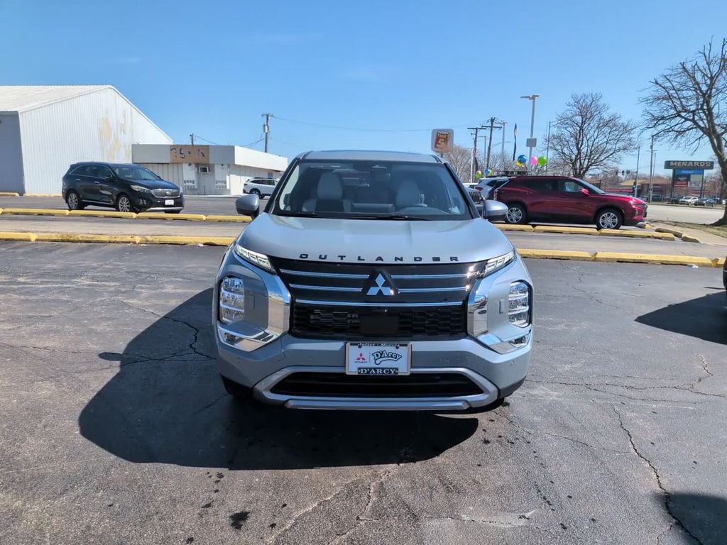 New 2026  Mitsubishi SE image 3