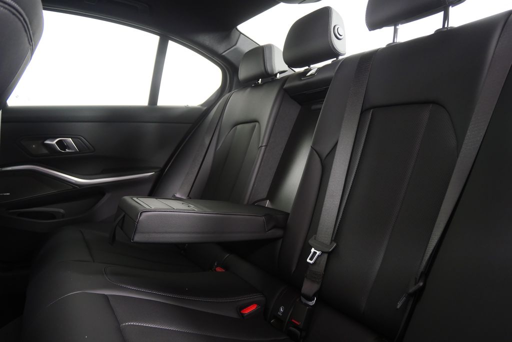 Thumbnail: 2026 BMW 3 Series - 16