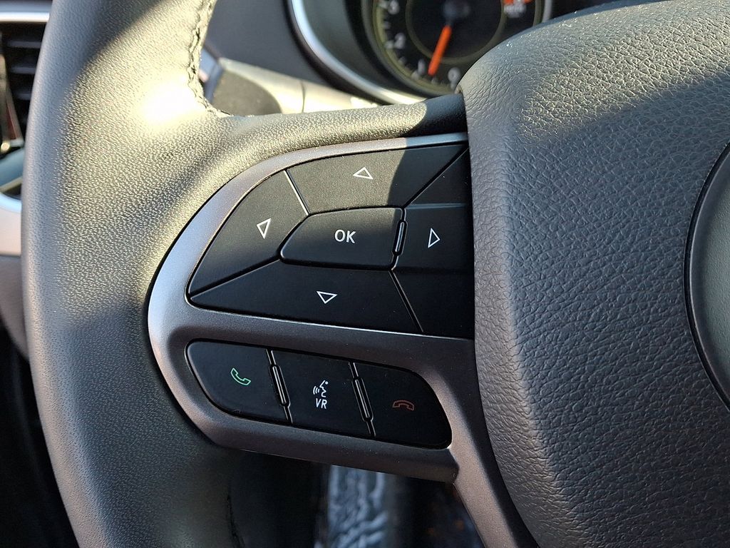 Thumbnail: 2021 Jeep Cherokee - 22