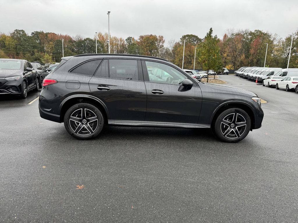 2025 Mercedes-Benz GLC 300 9