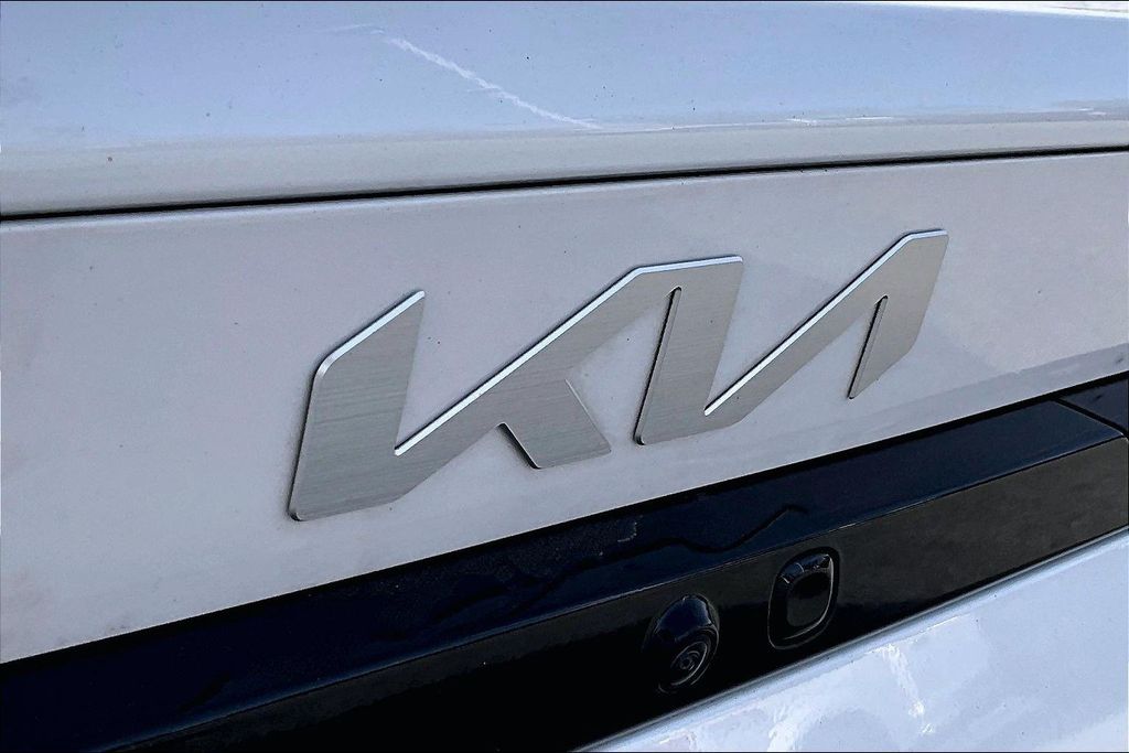 Used 2025 White Kia EX image 9