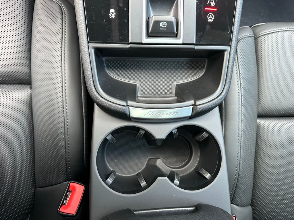 Thumbnail: 2026 Porsche Macan - 25