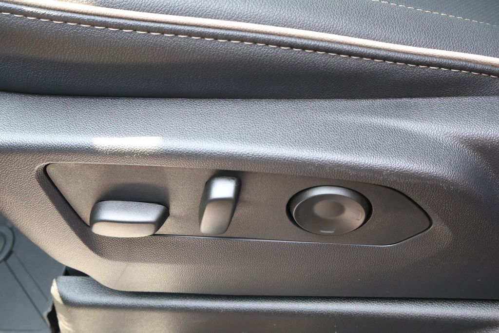 Thumbnail: 2025 Chevrolet Tahoe - 16