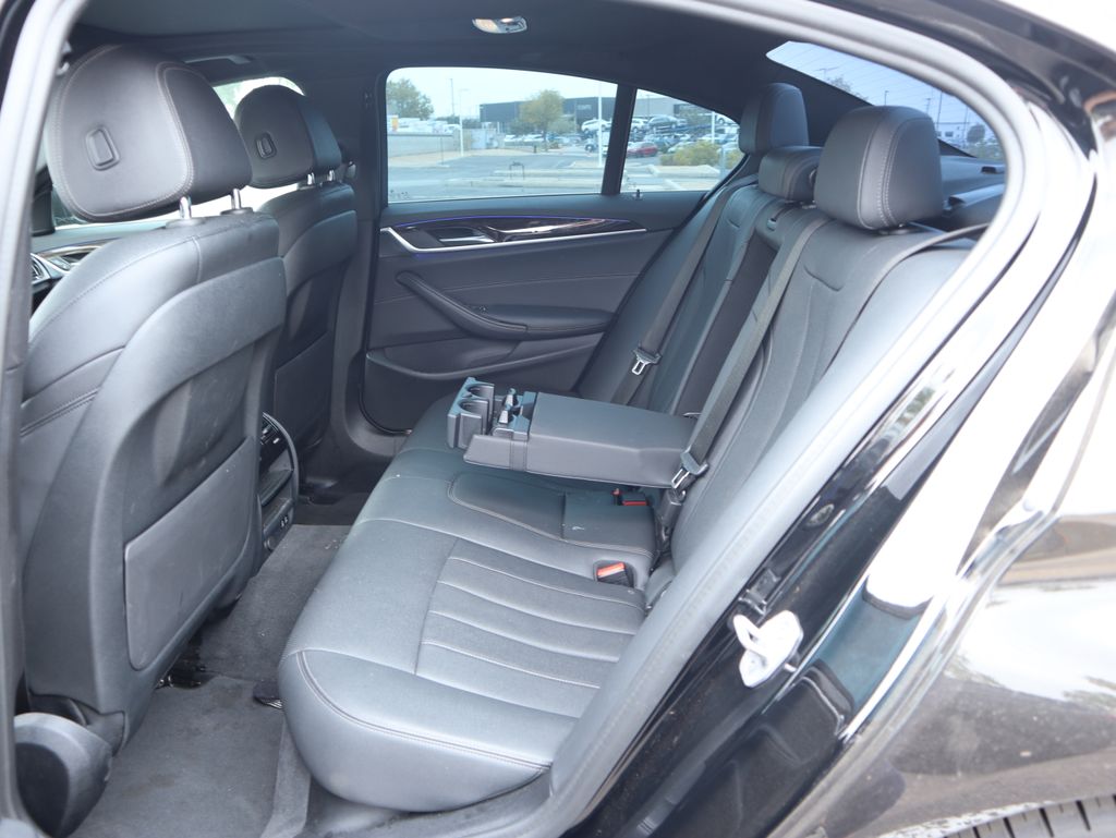 Thumbnail: 2021 BMW 5 Series - 10