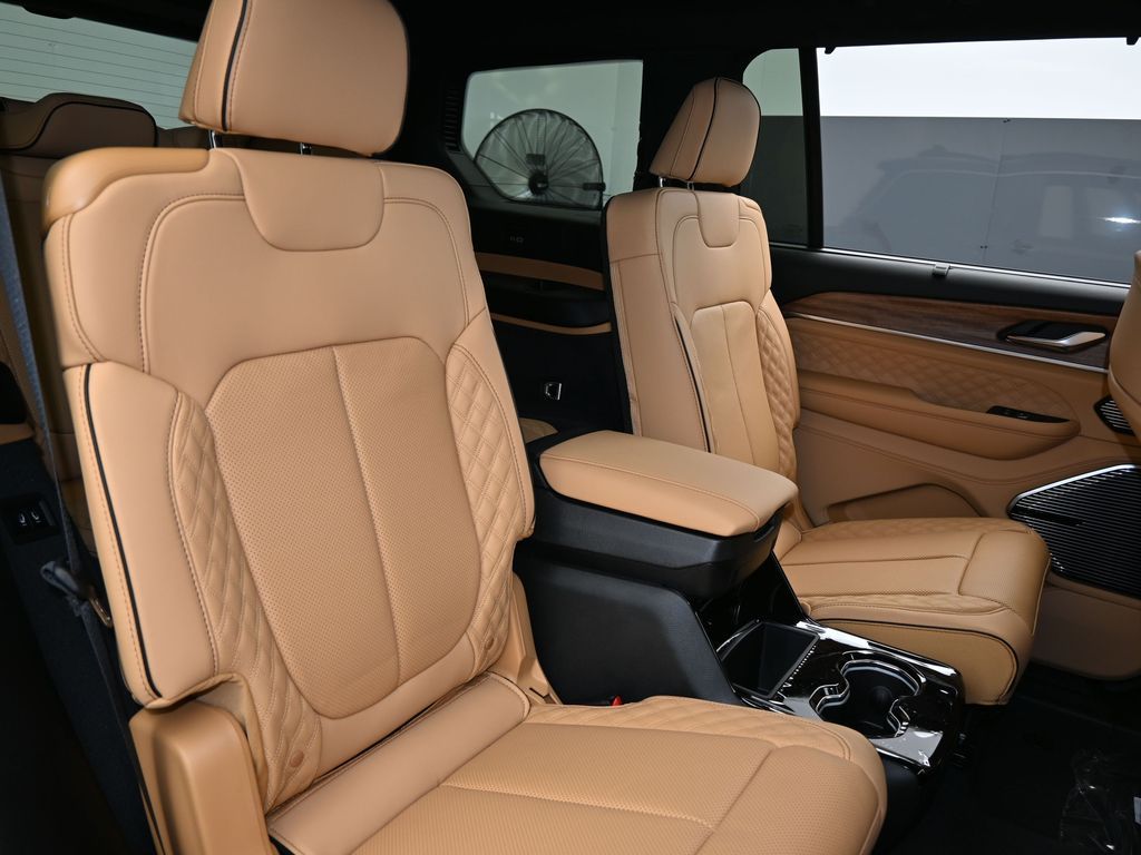 New 2025 Diamond Black Crystal Pearlcoat Jeep Summit image 44