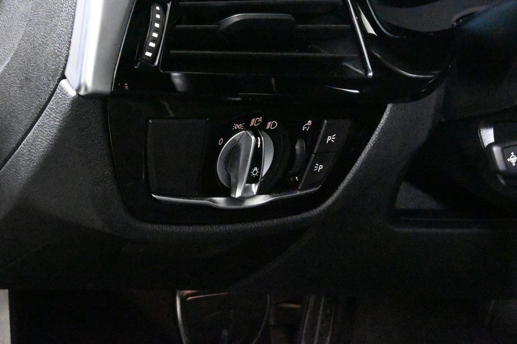 Thumbnail: 2021 BMW 5 Series - 26