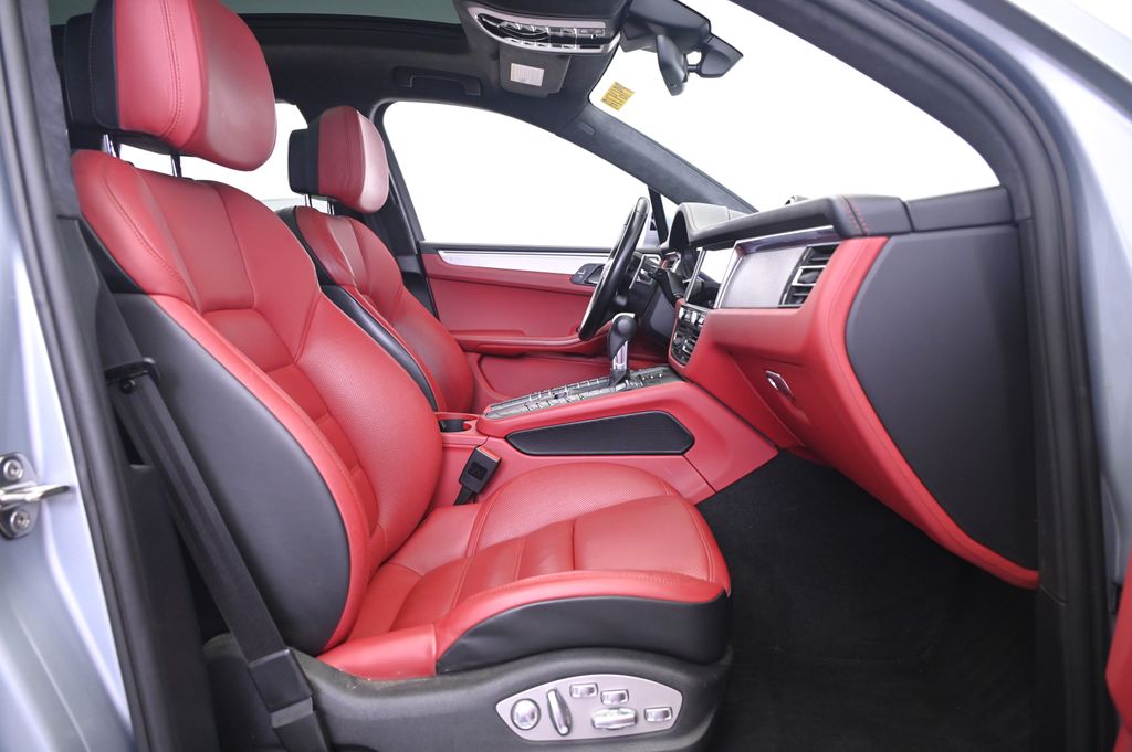 Thumbnail: 2021 Porsche Macan - 23