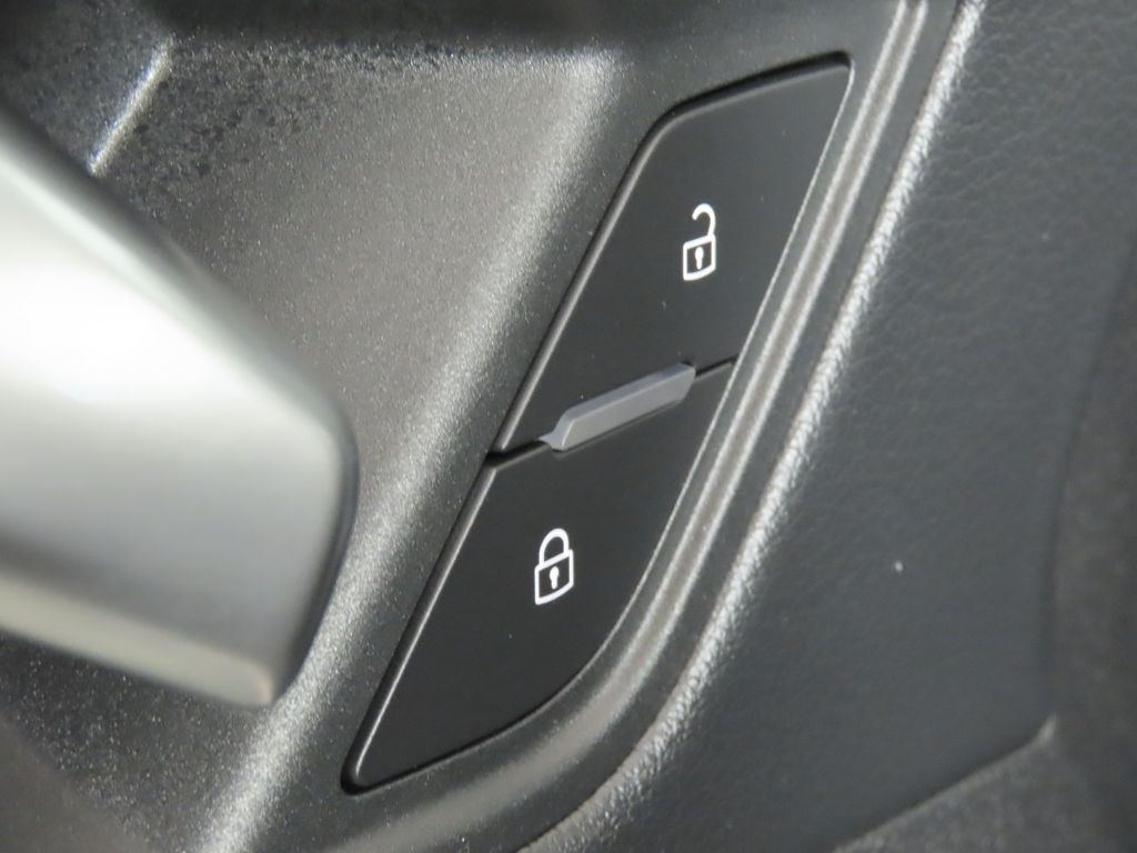 Thumbnail: 2025 Audi Q3 - 31