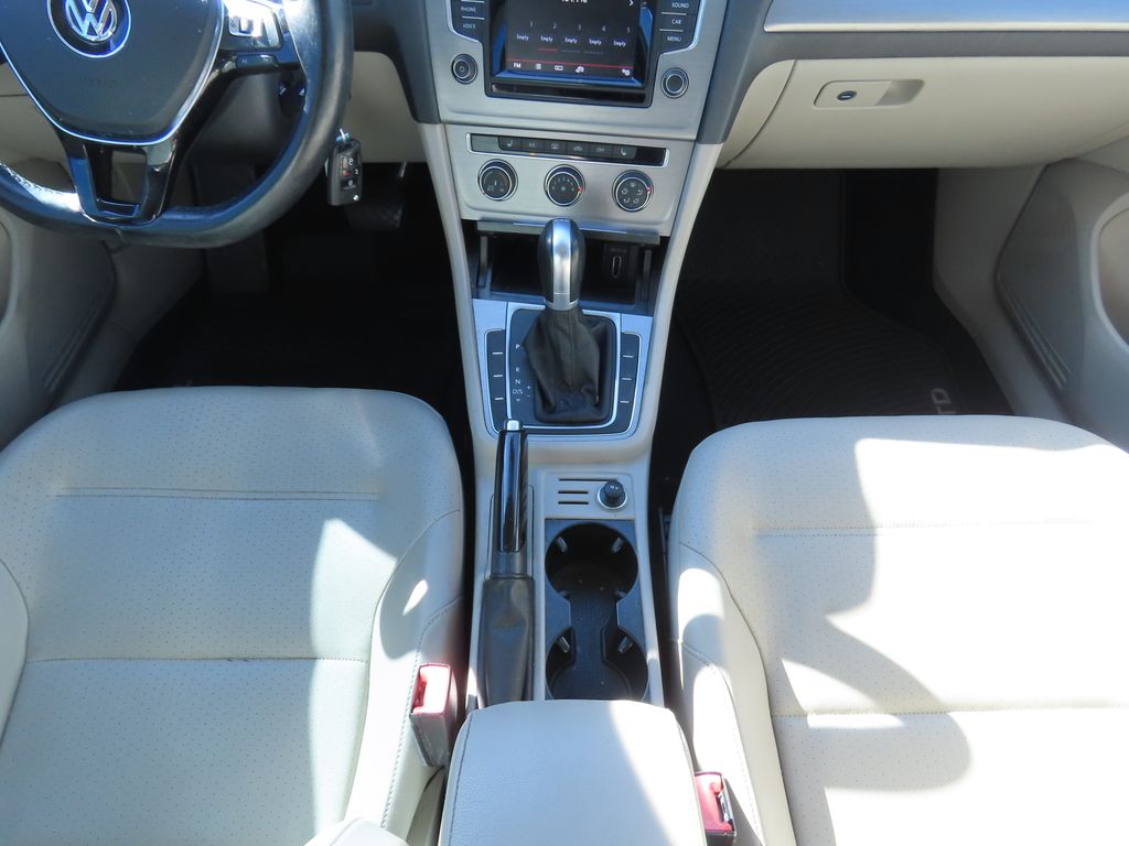 Thumbnail: 2015 Volkswagen Golf - 9