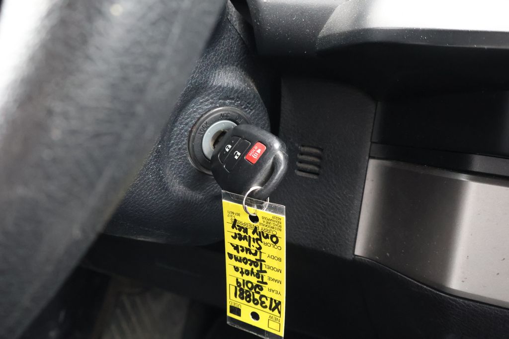 2019 Toyota Tacoma SR 26