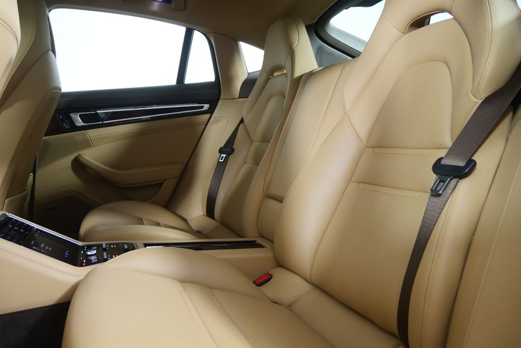 Thumbnail: 2019 Porsche Panamera - 17