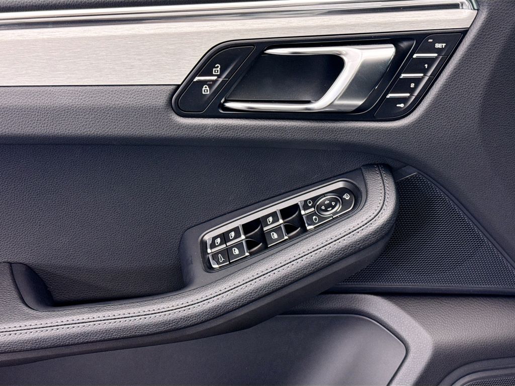 Thumbnail: 2026 Porsche Macan - 24