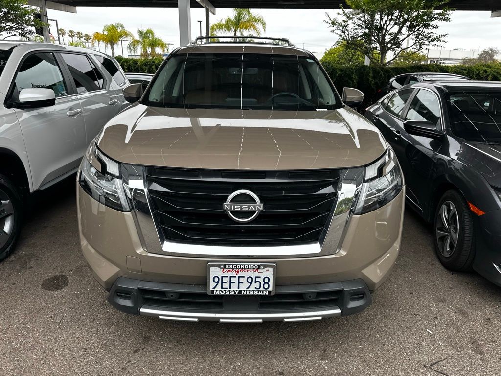 View vehicle photo 4