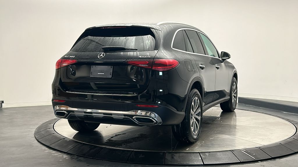 2025 Mercedes-Benz GLC 300 7