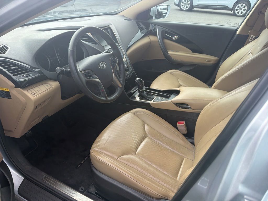 View vehicle photo 7