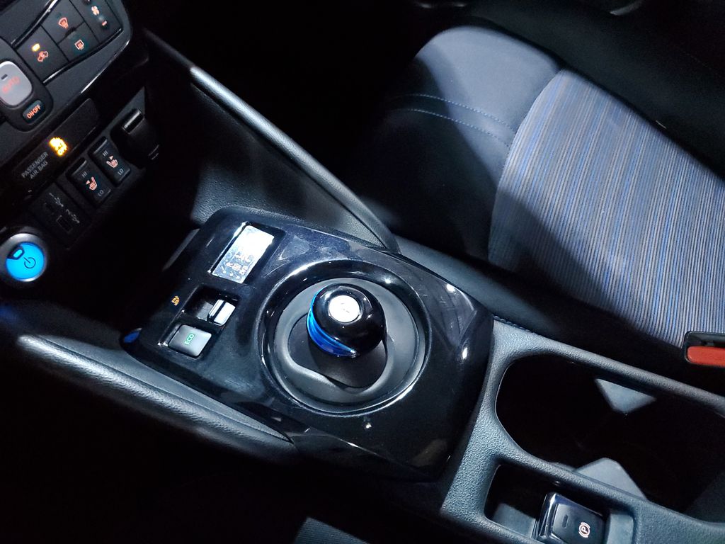 2021 Nissan LEAF SV photo