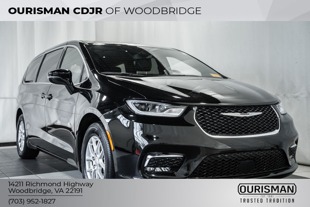 Diamond Black Crystal Pearlcoat 2025 Chrysler Pacifica Select FWD Minivan Front-Wheel Drive 9-Speed Automatic