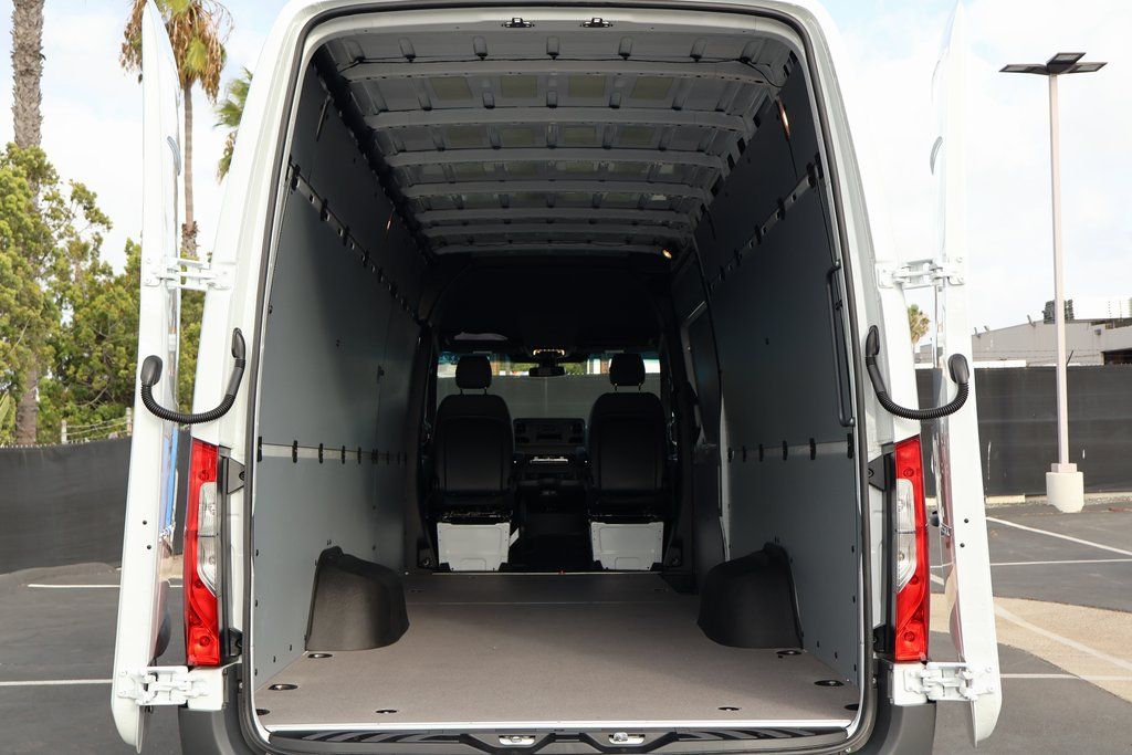 Thumbnail: 2026 Mercedes-Benz Sprinter - 8