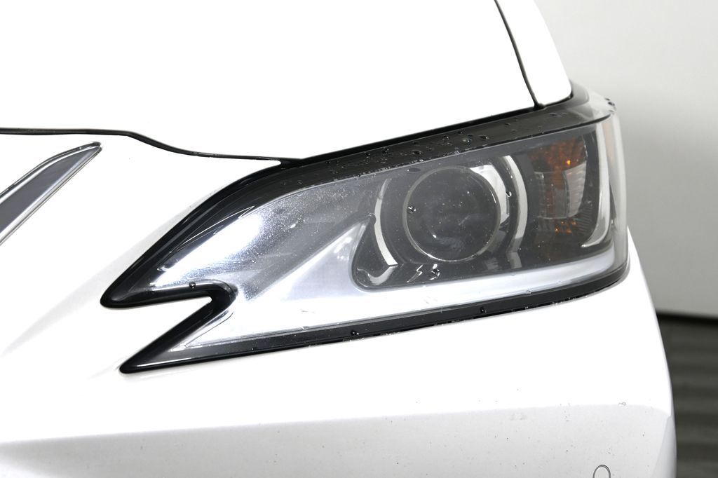 Thumbnail: 2021 Lexus ES - 11