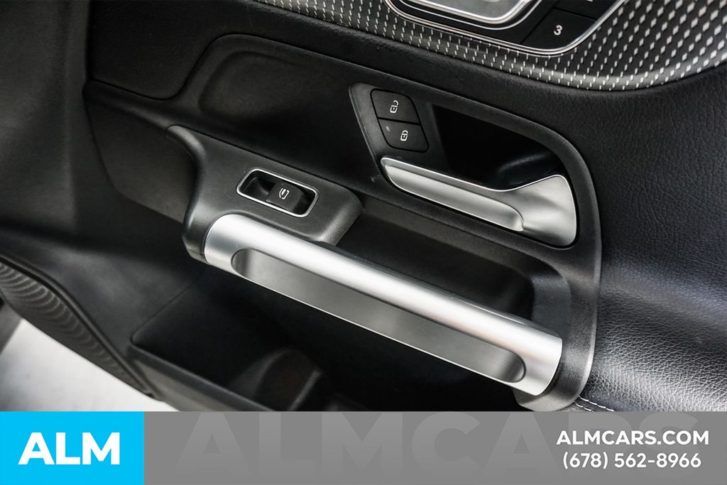 Used 2022 White Mercedes-Benz GLB 250 image 46