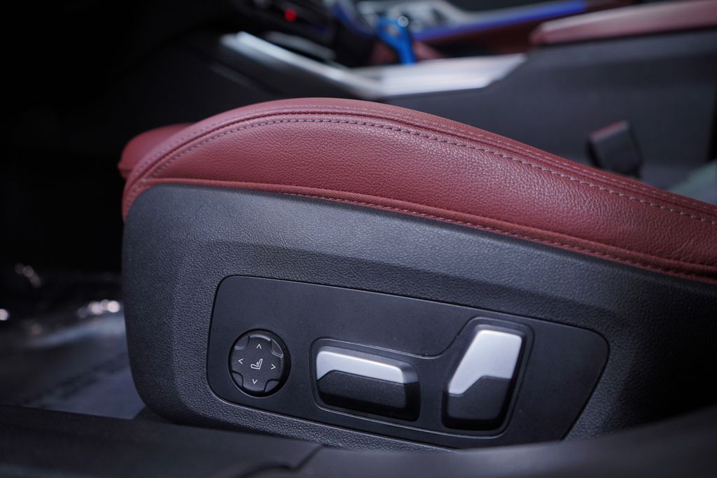 Thumbnail: 2023 BMW i4 - 18