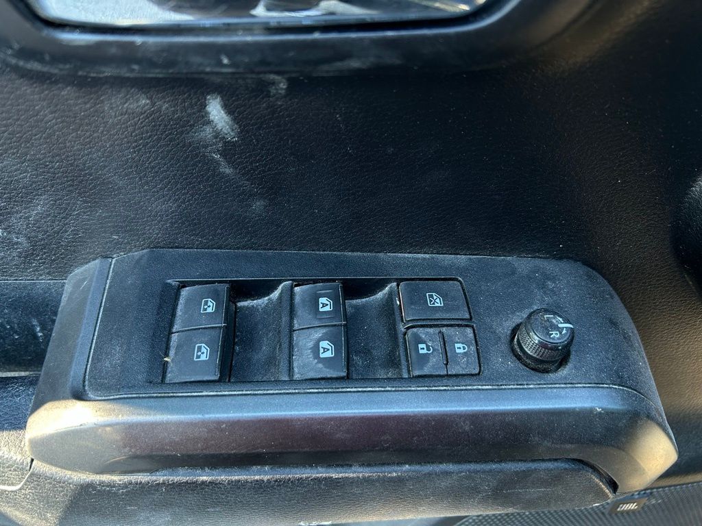 Thumbnail: 2022 Toyota Tacoma - 14