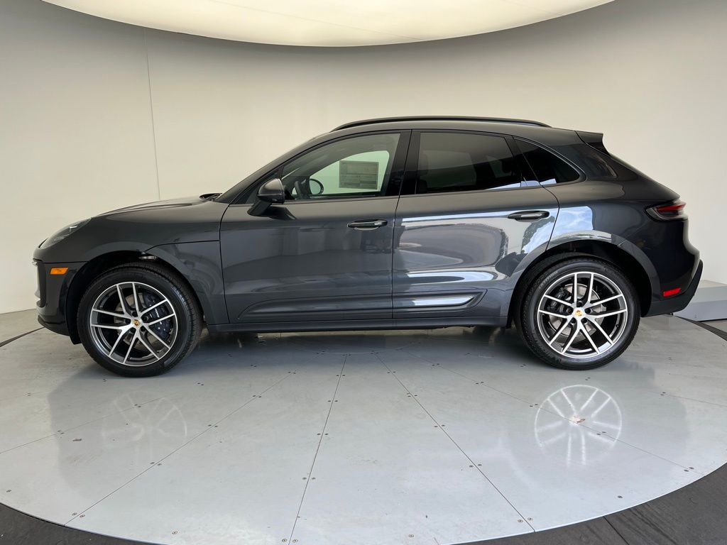 Thumbnail: 2025 Porsche Macan - 2