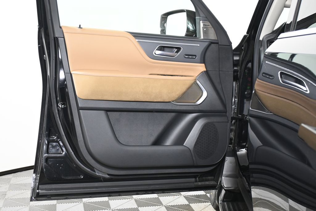 2025 INFINITI QX80 Sensory 23