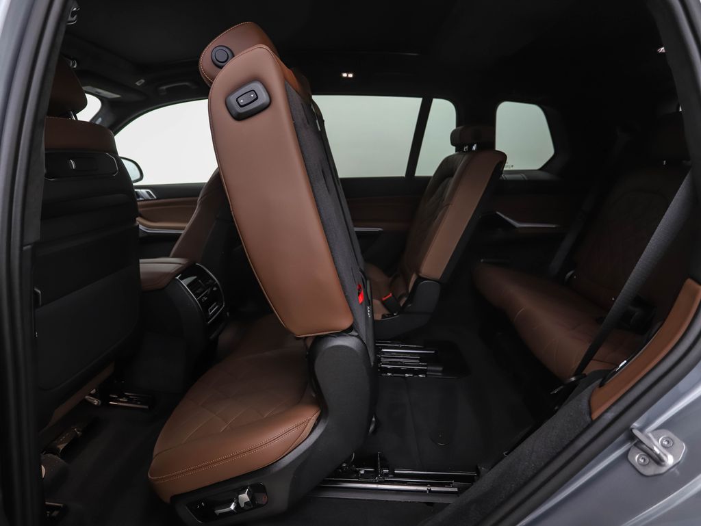 Thumbnail: 2024 BMW X7 - 25