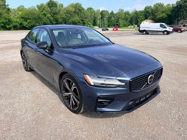 2023 Volvo S60 B5 Ultimate Dark Theme AWD