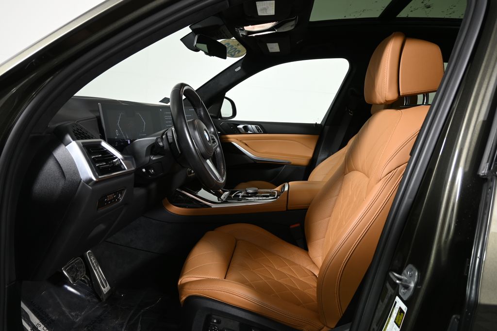 Thumbnail: 2023 BMW X7 - 3