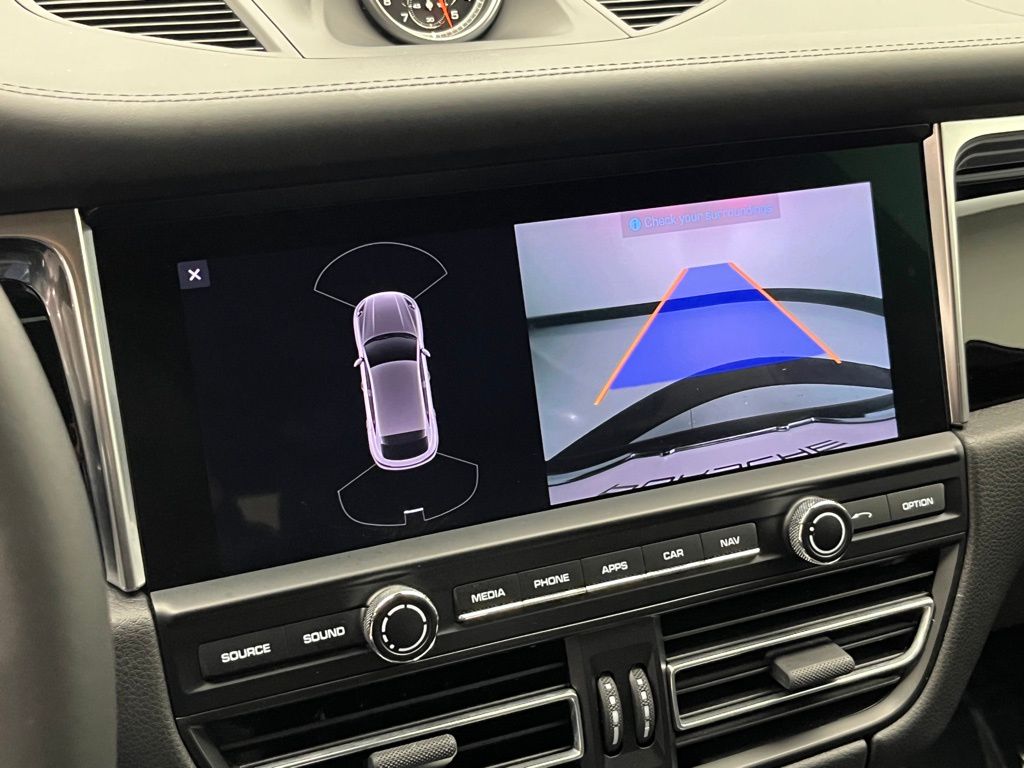 Thumbnail: 2021 Porsche Macan - 22