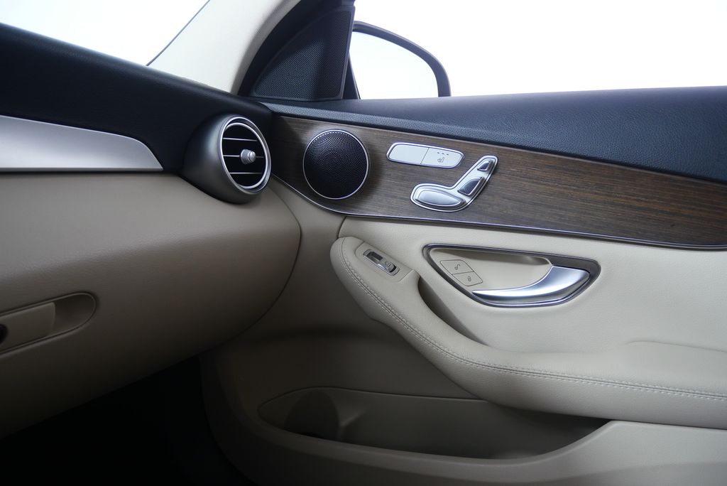 Thumbnail: 2019 Mercedes-Benz C-Class - 23