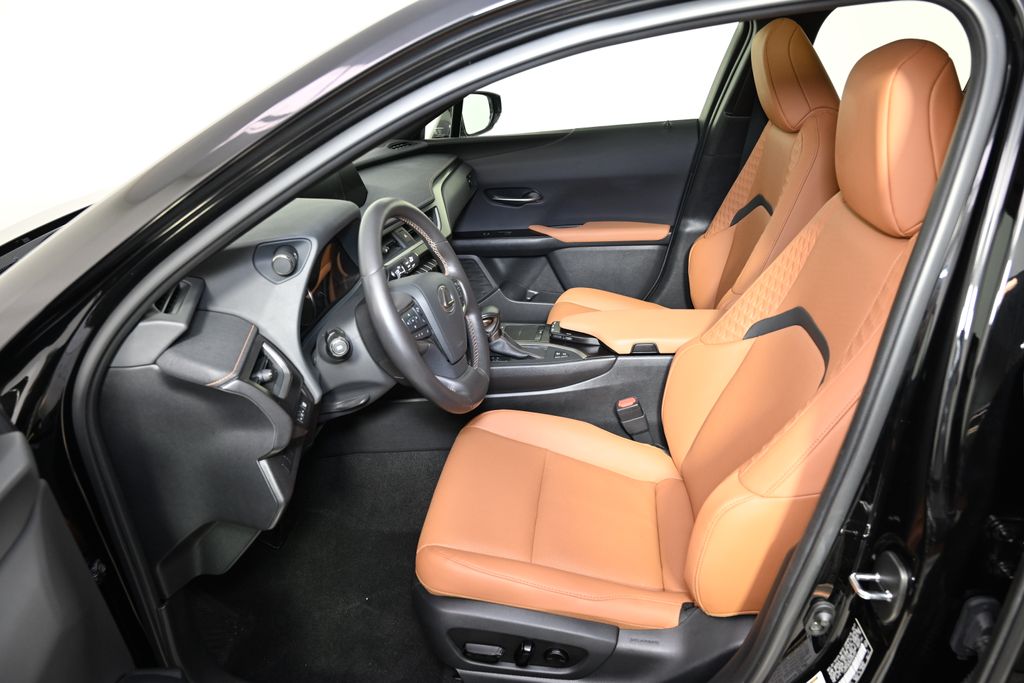 Thumbnail: 2021 Lexus UX - 16