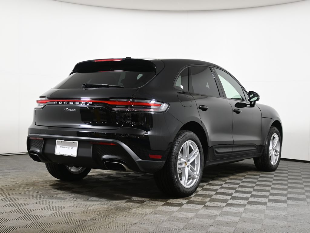 Thumbnail: 2026 Porsche Macan - 7