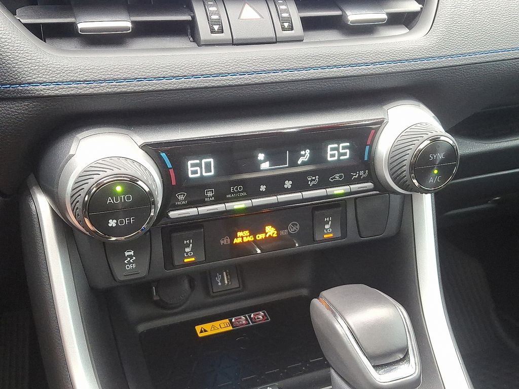 2024 Toyota RAV4 XSE 17