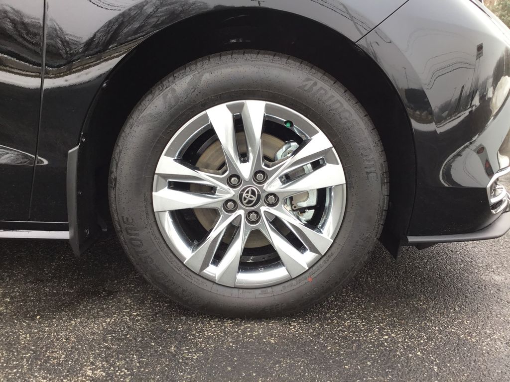 Thumbnail: 2026 Toyota Sienna - 12