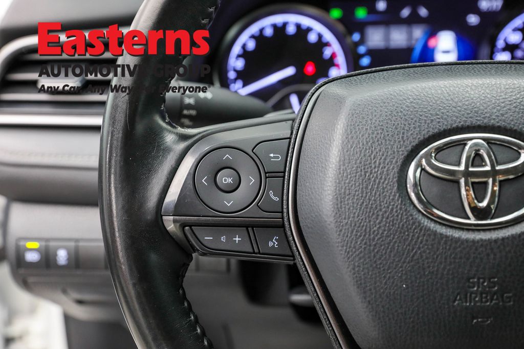 Used 2022 White Toyota SE image 15