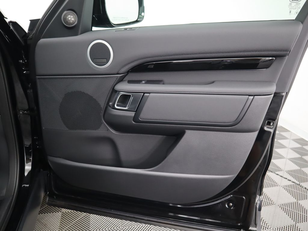 Thumbnail: 2025 Land Rover Discovery - 28